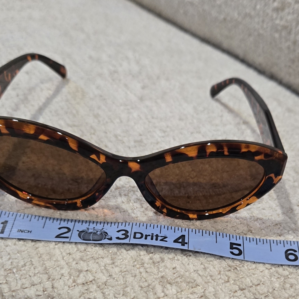 Tortoise Shell Cat Eye Sunglasses - Picture 7 of 7